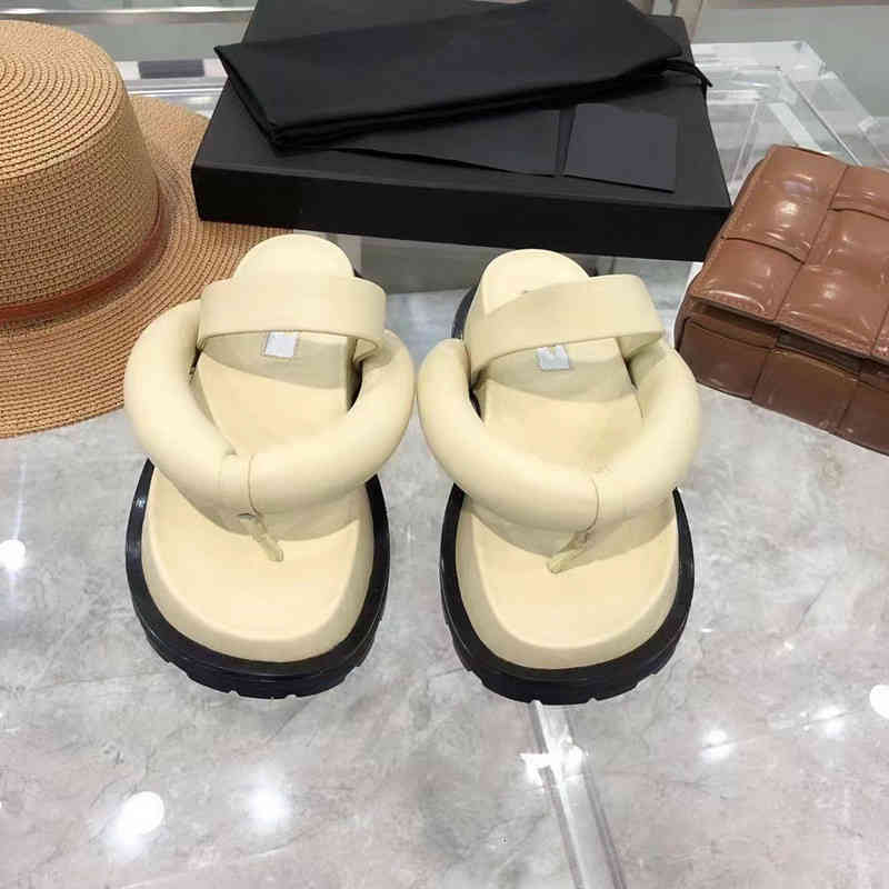 Slippers High version Jil spring and summer thick bottom real leather jacket foot bread bubble flip flops women wear, 2# shoe box
Slippers High version Jil spring and summer thick bottom real leather jacket foot bread bubble flip flops women wear, 2# shoe box
