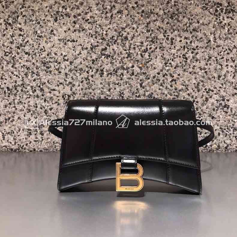 2022 Designer Balenciga Handbag Black Shiny Smooth Cow Leather Small Waist Bag Hourglass Shoulder Crossbody
2022 Designer Balenciga Handbag Black Shiny Smooth Cow Leather Small Waist Bag Hourglass Shoulder Crossbody