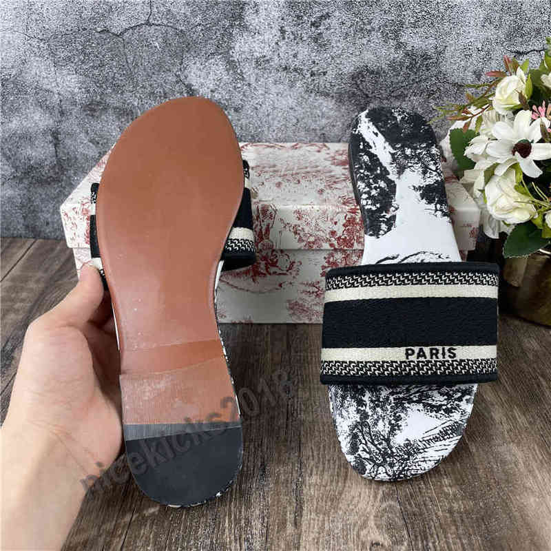 CD Embroidery Ms slippers High Quality Womens Flat Slippers Fairy Versatile Style Scuffs Summer Sandals Beach Slide Slipper Girls 6050421, Color02
CD Embroidery Ms slippers High Quality Womens Flat Slippers Fairy Versatile Style Scuffs Summer Sandals Beach Slide Slipper Girls 6050421, Color02