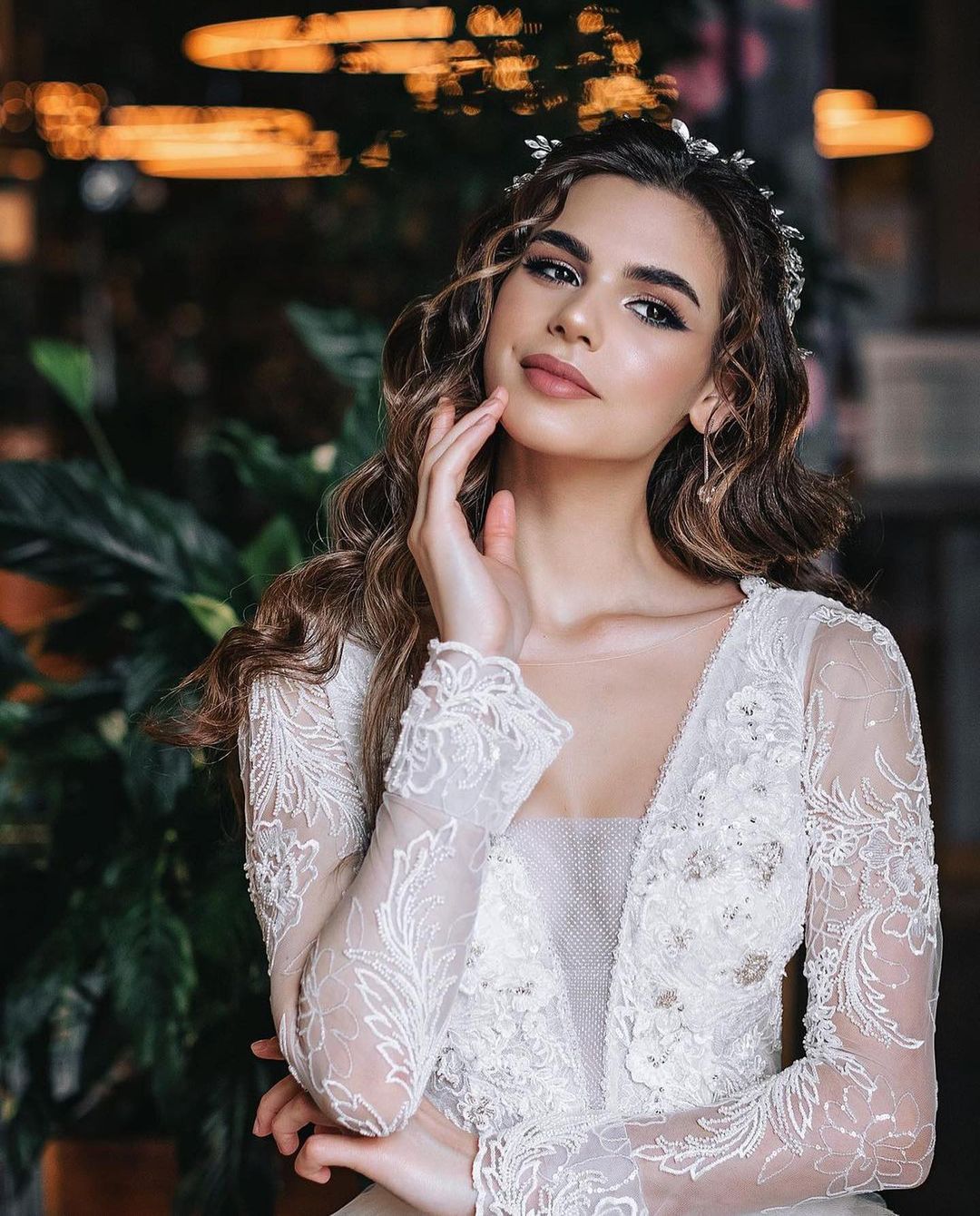 Deep V Neck Fancy Wedding Dress Tiered Ruffles Backless Bridal Gowns Lace Appliques Long Sleeves Robe de mariee