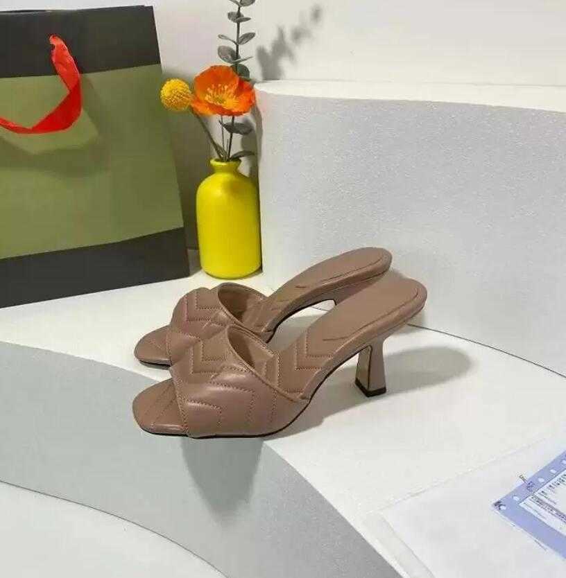 Top Quality Leather Slipper Metal Letter Sandal Designer Fashion 7.5cm High Heel Slippers Classic Womens Dress Shoes Summer Outdoor Leisure, Box
Top Quality Leather Slipper Metal Letter Sandal Designer Fashion 7.5cm High Heel Slippers Classic Womens Dress Shoes Summer Outdoor Leisure, Box