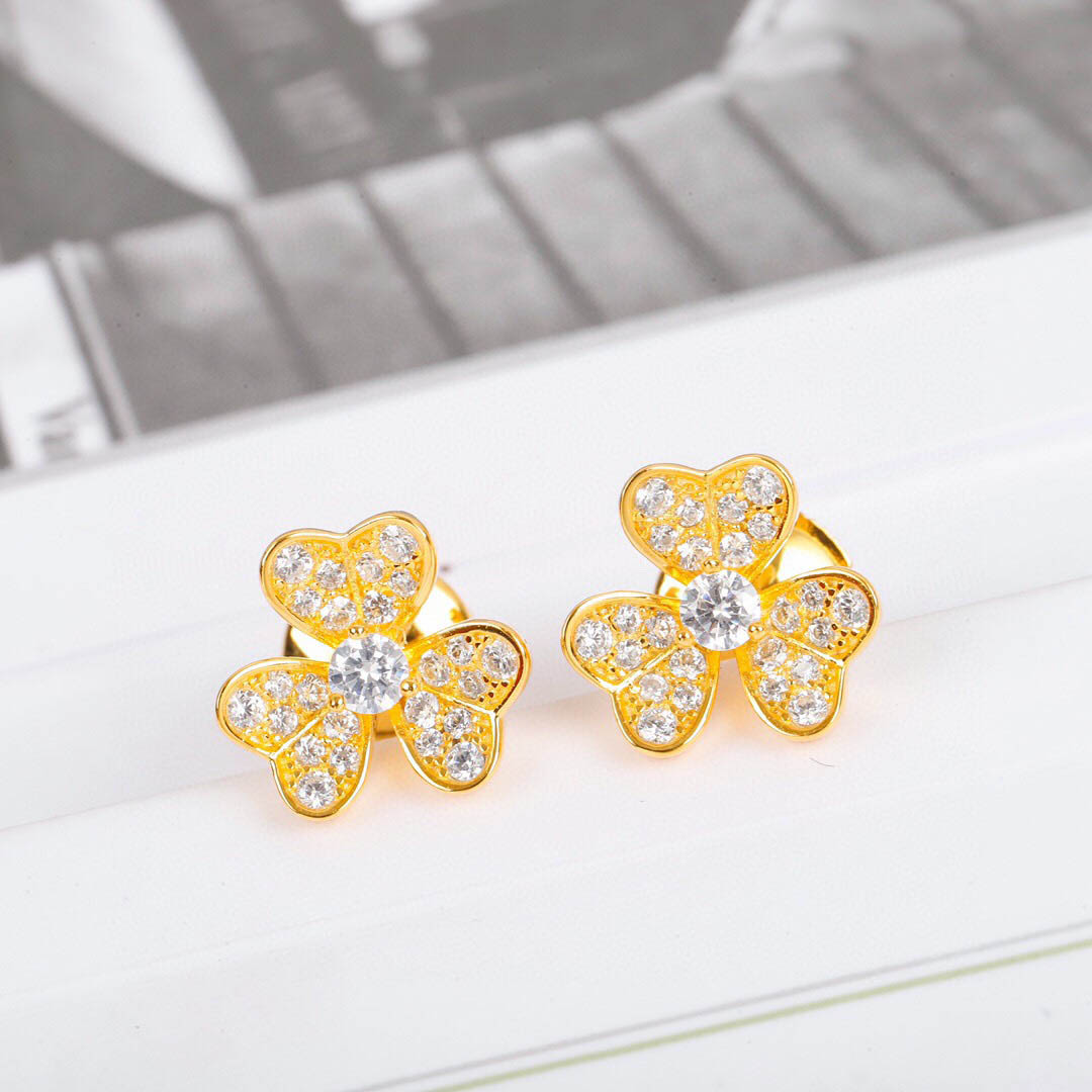 S925 silver CHARM three leaves flower design stud earring with all diamonds in two colors plated for women engagement jewelry gift have box stamp PS4186
S925 silver CHARM three leaves flower design stud earring with all diamonds in two colors plated for women engagement jewelry gift have box stamp PS4186