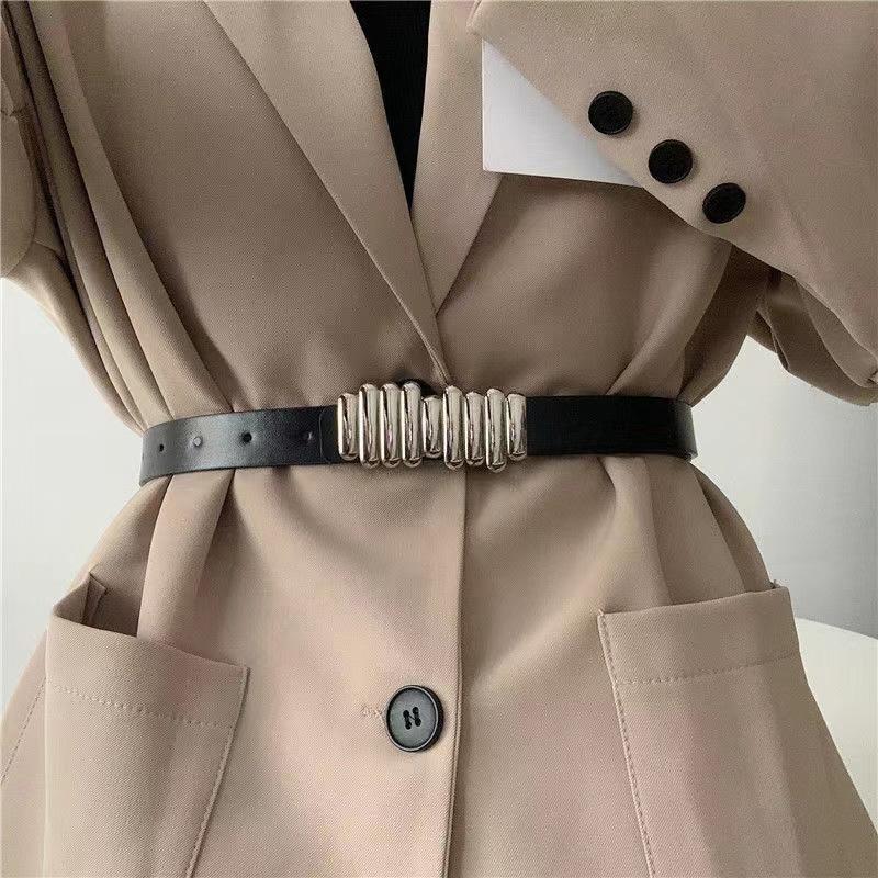 Belts Fashion Simple Retro Golden Silver Vertical Stripe Concealed Buckle Ladies Belt American Ins Style Suit Dress Black Thin Waistba
Belts Fashion Simple Retro Golden Silver Vertical Stripe Concealed Buckle Ladies Belt American Ins Style Suit Dress Black Thin Waistba