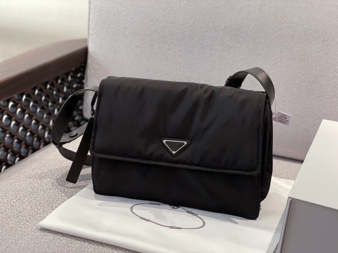 Luxurys Designers bags Crossbodys Women Handbag Messenger Bag Oxidizing Leather Elegant Shoulder Crossbody Bag Shopping Tote P, Black
Luxurys Designers bags Crossbodys Women Handbag Messenger Bag Oxidizing Leather Elegant Shoulder Crossbody Bag Shopping Tote P, Black