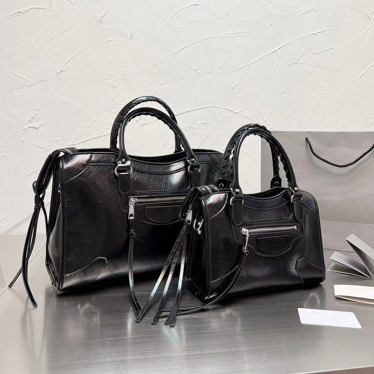 Designers bags luxurys women handbags should bag large capacity womens messenger motorcycle bag high quality black classic leather wallet drive very good nice, Red
Designers bags luxurys women handbags should bag large capacity womens messenger motorcycle bag high quality black classic leather wallet drive very good nice, Red
