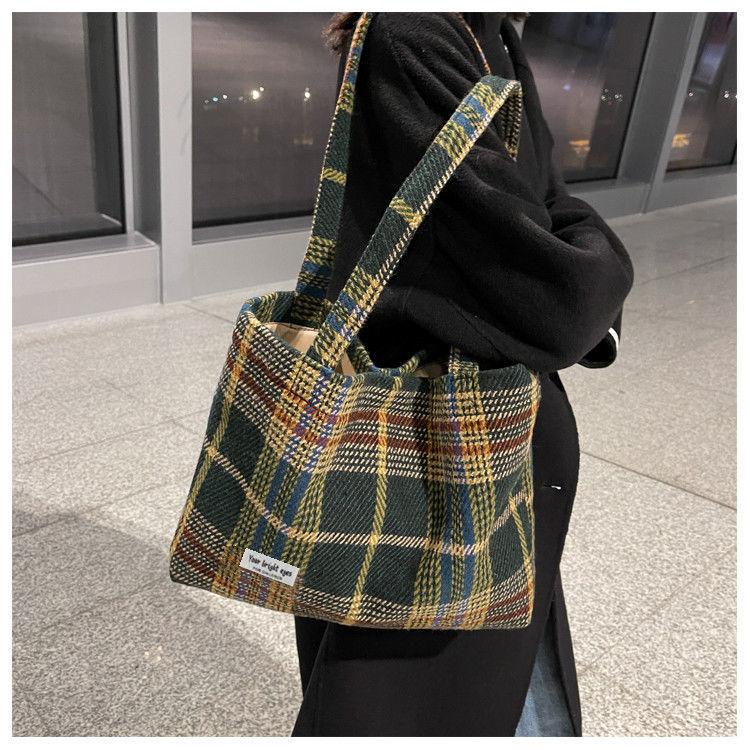 Evening Bags Woolen Tote Bag Women's Autumn And Winter Canvas Simple Versatile Fashion Casual Shoulder HandbagEvening, Green s
Evening Bags Woolen Tote Bag Women's Autumn And Winter Canvas Simple Versatile Fashion Casual Shoulder HandbagEvening, Green s