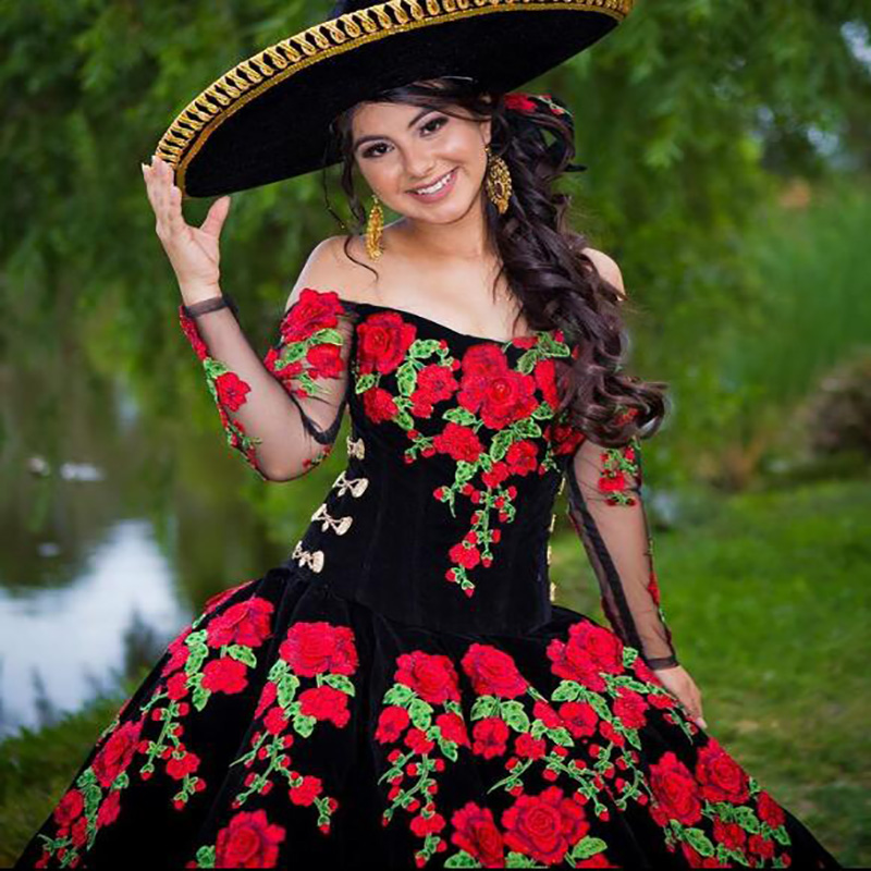 Princess Black Quinceanera Dresses 2022 Mexican Style Off Shoulders Rose Flower Prom Dress Long Sleeve Ball Gown Sweet 15 Party XV Vestidos De 15 Anos