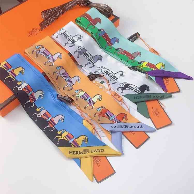 Designer Silk Head Scarf h Family Silk Carriage Orange Tree Song Handle Binding Bag Belt New Versatile l Small Scarf Womens Long Ribbon Woman Mens
Designer Silk Head Scarf h Family Silk Carriage Orange Tree Song Handle Binding Bag Belt New Versatile l Small Scarf Womens Long Ribbon Woman Mens
