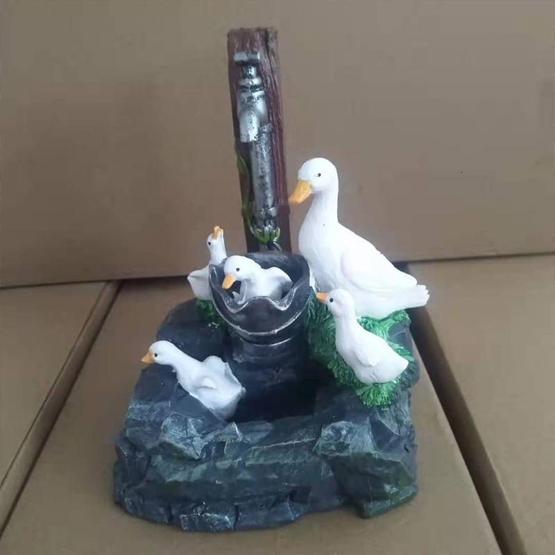 Garden Decorations Outdoor Solar Duck Squirrel Water Fountain Resin Ornaments Beautiful Statue For s Trees Flowers Flower Beds Yard 230206