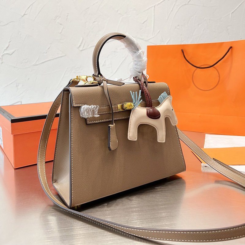 Designers Bags Straps Shoulderbags Handbags Girls Luxurys Pack High Quality Fashion Style 4 Colors Handbag Bag
Designers Bags Straps Shoulderbags Handbags Girls Luxurys Pack High Quality Fashion Style 4 Colors Handbag Bag