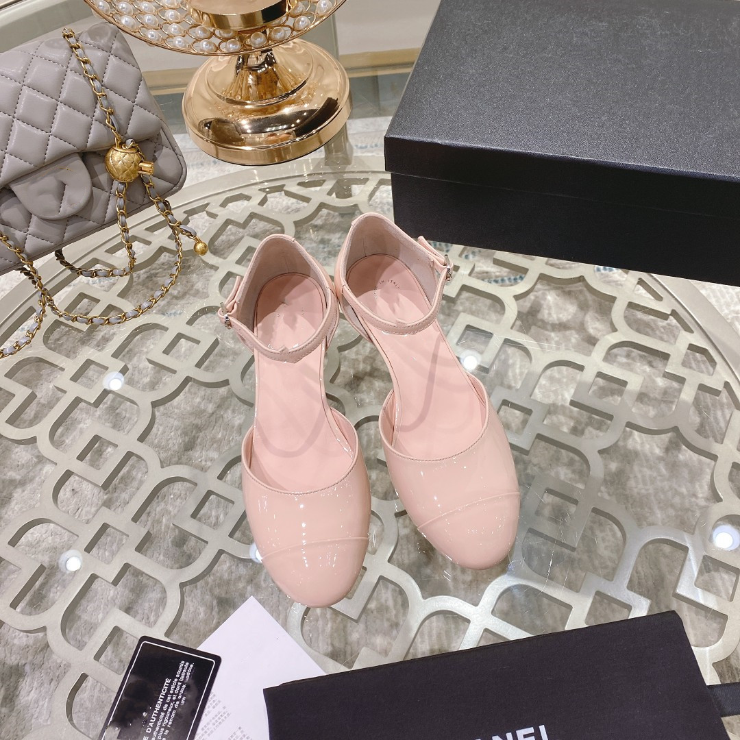 2022 Designer Sandals Slides shoes Women Sandal leather Luxury Heels Woman Foam Runners colorful flat soft comfort top quality size for 35-41, Black
2022 Designer Sandals Slides shoes Women Sandal leather Luxury Heels Woman Foam Runners colorful flat soft comfort top quality size for 35-41, Black