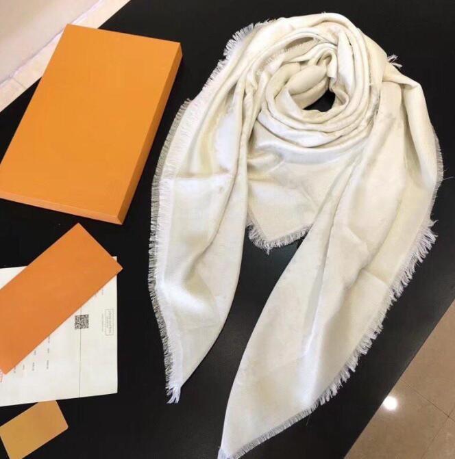 2021 Scarf Designer Fashion real Keep high-grade scarves Silk simple Retro style accessories for womens Twill Scarve 10 colors
2021 Scarf Designer Fashion real Keep high-grade scarves Silk simple Retro style accessories for womens Twill Scarve 10 colors