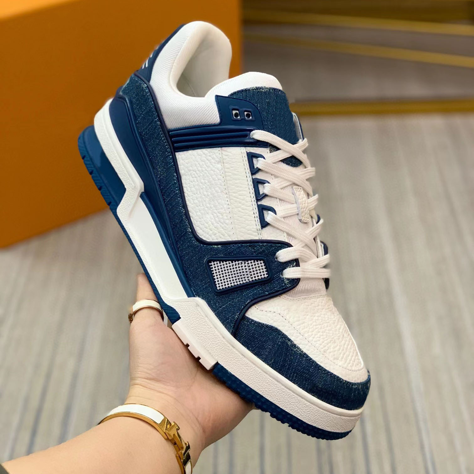 Luxury designer Casual Shoes Trainer Orange White Sneakers Denim Trainers Low Cut Sneakers Good quality With Box
Luxury designer Casual Shoes Trainer Orange White Sneakers Denim Trainers Low Cut Sneakers Good quality With Box