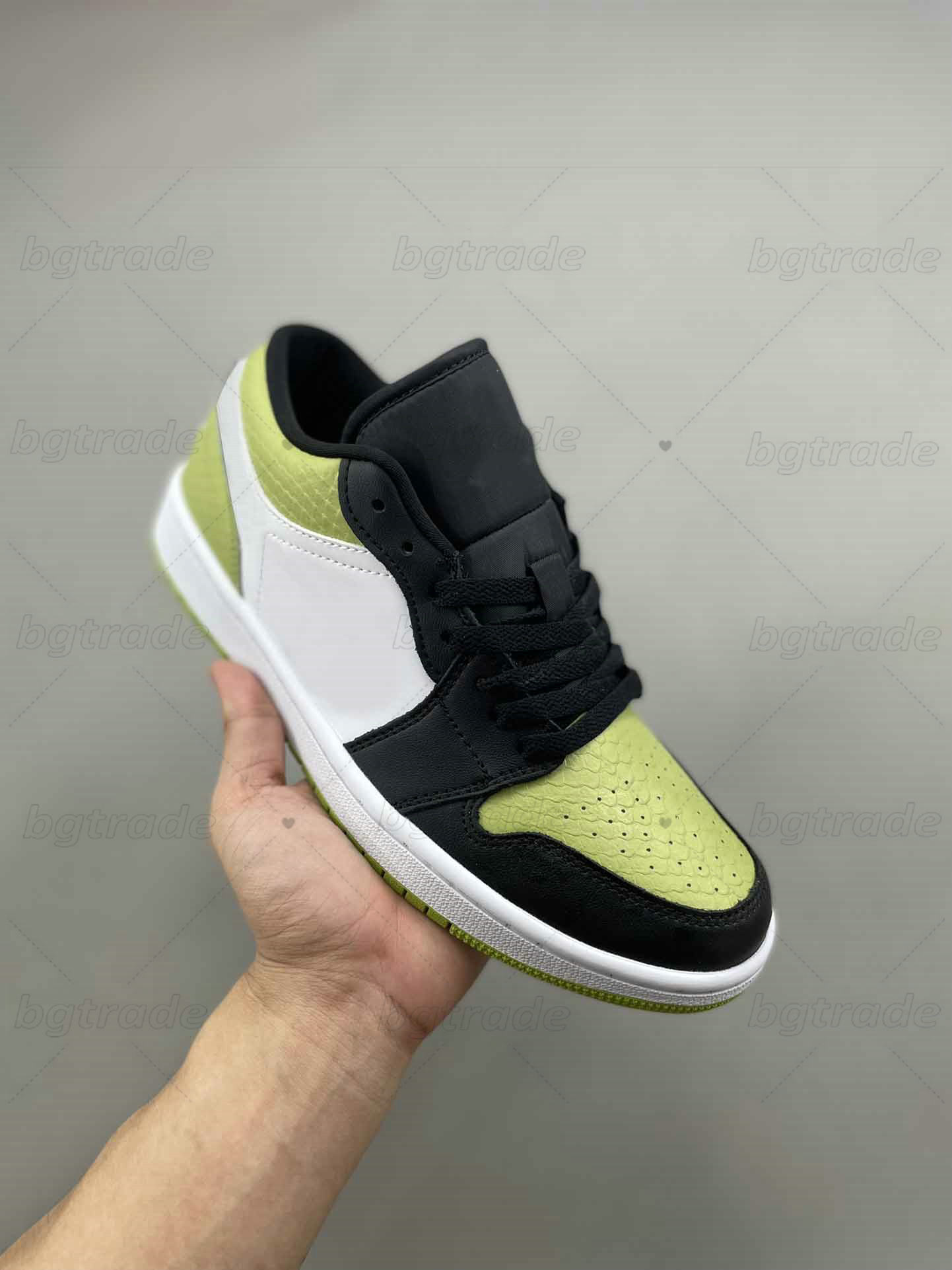Fashion 1 Low Sports Running Shoes Vivid Green Snakeskin Basketball Shoes Black White Men women Jumpman leather Trainers
Fashion 1 Low Sports Running Shoes Vivid Green Snakeskin Basketball Shoes Black White Men women Jumpman leather Trainers