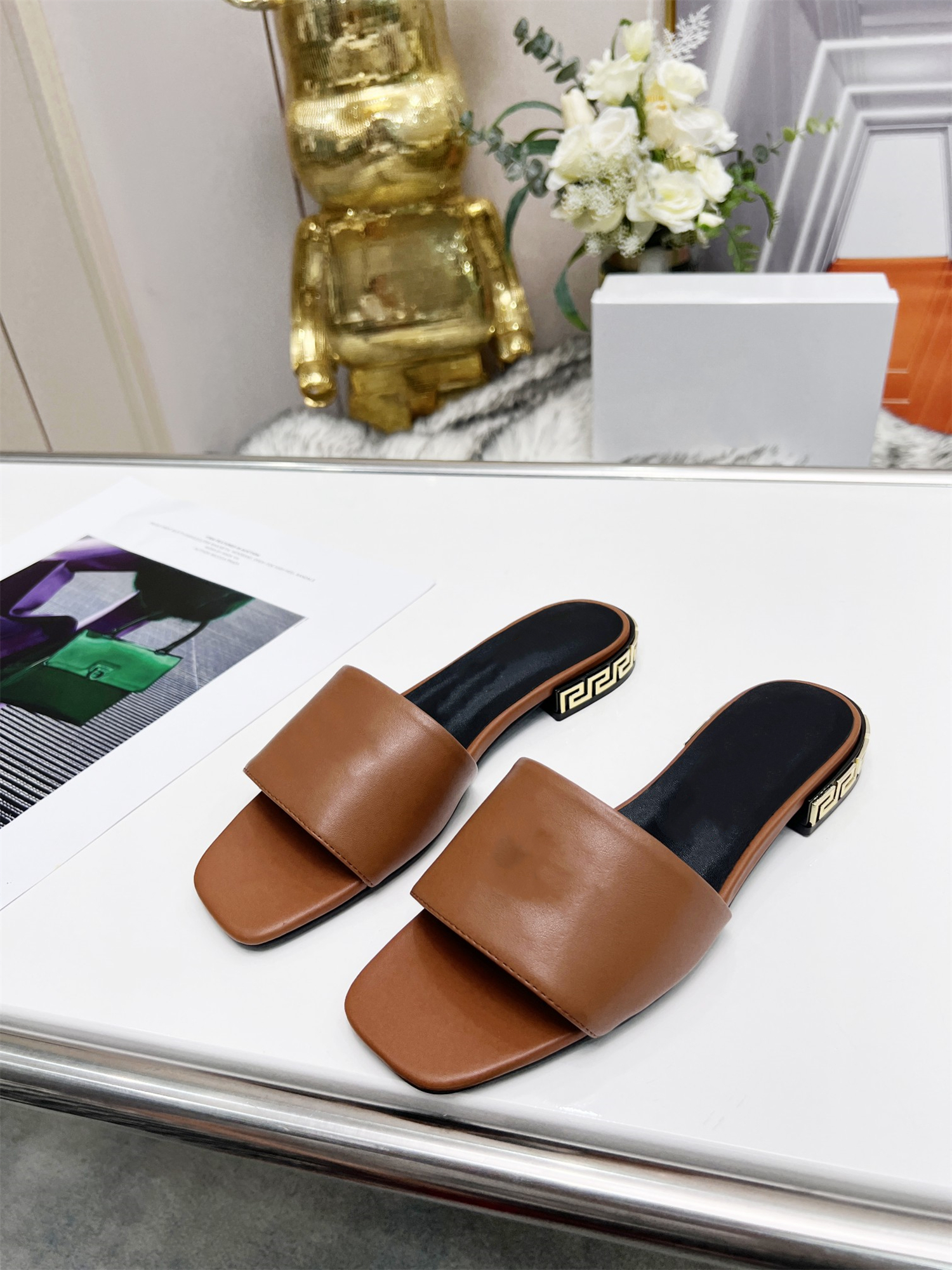 2021 New design slippers rubber sole sheep upper sandals women's fashion slippers 35-40, Brown
2021 New design slippers rubber sole sheep upper sandals women's fashion slippers 35-40, Brown