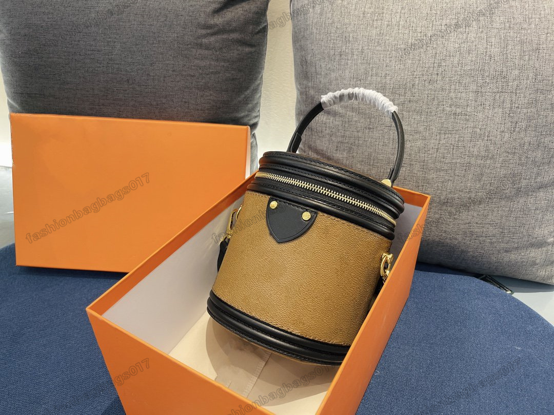 2022 Luxury Desinger SPEEDY Bucket Bags Retro Monograms Brown Leather Outdoor Vintage Adjustable Shoulder Bag
2022 Luxury Desinger SPEEDY Bucket Bags Retro Monograms Brown Leather Outdoor Vintage Adjustable Shoulder Bag