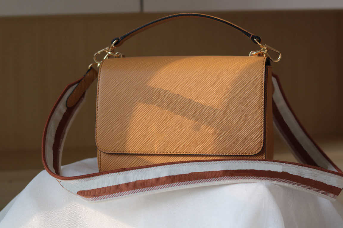 2022 Top Ladies Handbags Fashion Designer Bags Famous Crossbody Bags One Shoulder Solid Leather Wallets 50357, Brown 
2022 Top Ladies Handbags Fashion Designer Bags Famous Crossbody Bags One Shoulder Solid Leather Wallets 50357, Brown