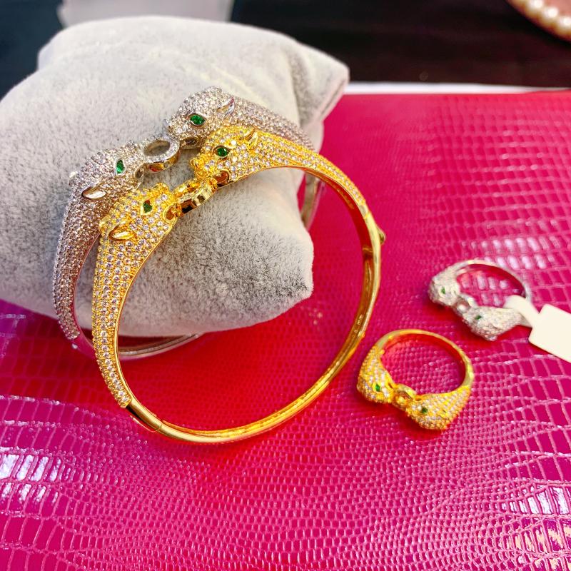 Bangle Classic Fashion Bracelet Ring Animal Double Tiger Head Copper Full Zircon And B0886Bangle
Bangle Classic Fashion Bracelet Ring Animal Double Tiger Head Copper Full Zircon And B0886Bangle