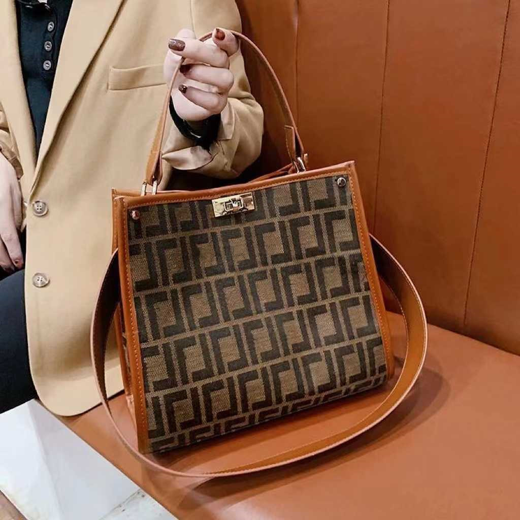 9A LIUS Luxury Designer 2022 Bag handbags purses Genuine Leather Woman Clutch Birkin Litchi Pattern Pochette Rouge with Gold Hardware, Justbox
9A LIUS Luxury Designer 2022 Bag handbags purses Genuine Leather Woman Clutch Birkin Litchi Pattern Pochette Rouge with Gold Hardware, Justbox