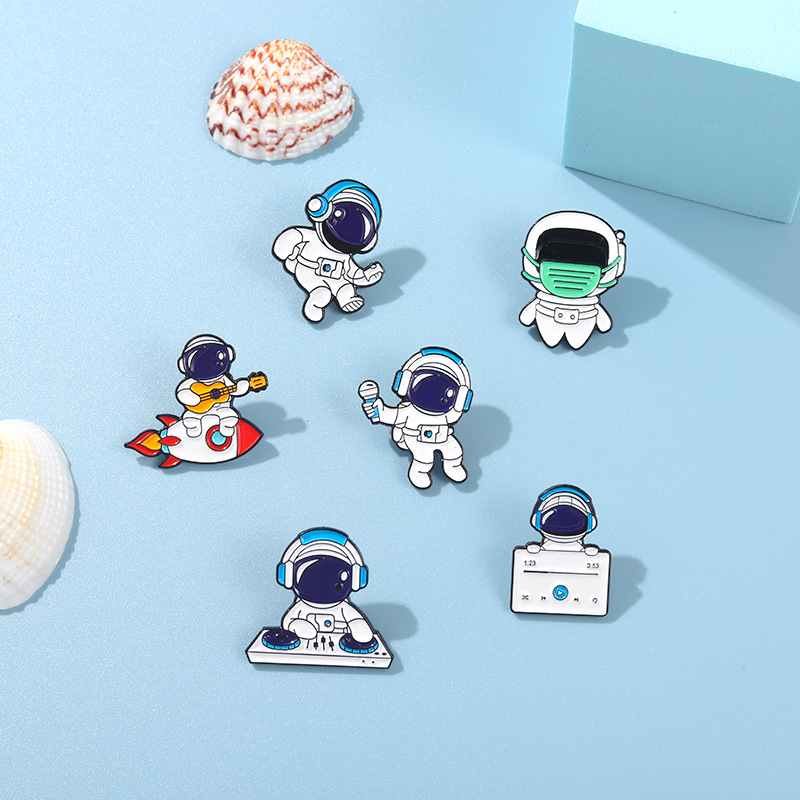 European Astronaut Series Listen To Music Shaped Clothes Brooches Unisex Cartoon Alloy Remix Collar Pins Sweater Backpack Hats Cowboy Badges Brooch Accessories
European Astronaut Series Listen To Music Shaped Clothes Brooches Unisex Cartoon Alloy Remix Collar Pins Sweater Backpack Hats Cowboy Badges Brooch Accessories
