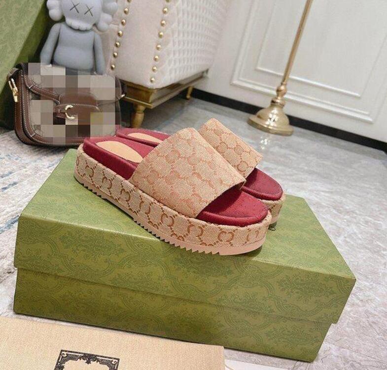 2022 Women Multicolor Flat Slippers Sandals With 2 Straps Lady Fashion Metal Buckle Beach Slides Men's lace-up Scuffs For Summer shoes size 35-42
2022 Women Multicolor Flat Slippers Sandals With 2 Straps Lady Fashion Metal Buckle Beach Slides Men's lace-up Scuffs For Summer shoes size 35-42