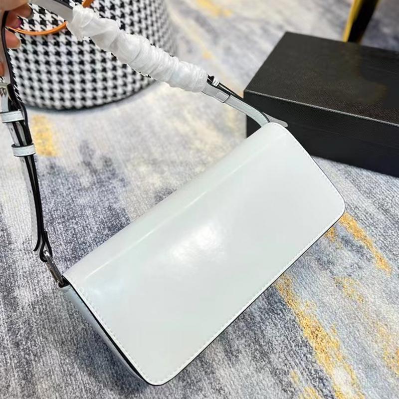 Designer Bags Top Quality Leather Totes Women Shoulder Bags Black White Handbags Fashion Glossy Rectangle Handbag Flap The Tote Bag 27cm, Red
Designer Bags Top Quality Leather Totes Women Shoulder Bags Black White Handbags Fashion Glossy Rectangle Handbag Flap The Tote Bag 27cm, Red