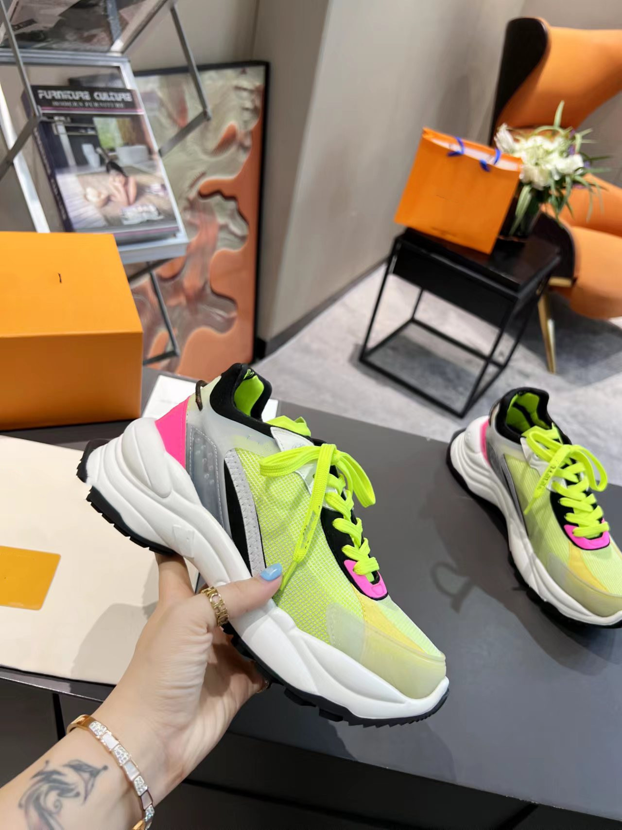Casual shoes women Designer Travel leather lace-up sneaker fashion lady Flat Running Trainers Letters woman shoe platform men gym sneakers 0609, 01
Casual shoes women Designer Travel leather lace-up sneaker fashion lady Flat Running Trainers Letters woman shoe platform men gym sneakers 0609, 01