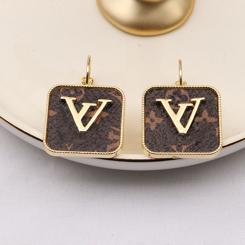 Luxury designer earrings Fashion gold earrings for Women Party earring New Wedding Lovers gift engagement Jewelry for Bride
Luxury designer earrings Fashion gold earrings for Women Party earring New Wedding Lovers gift engagement Jewelry for Bride