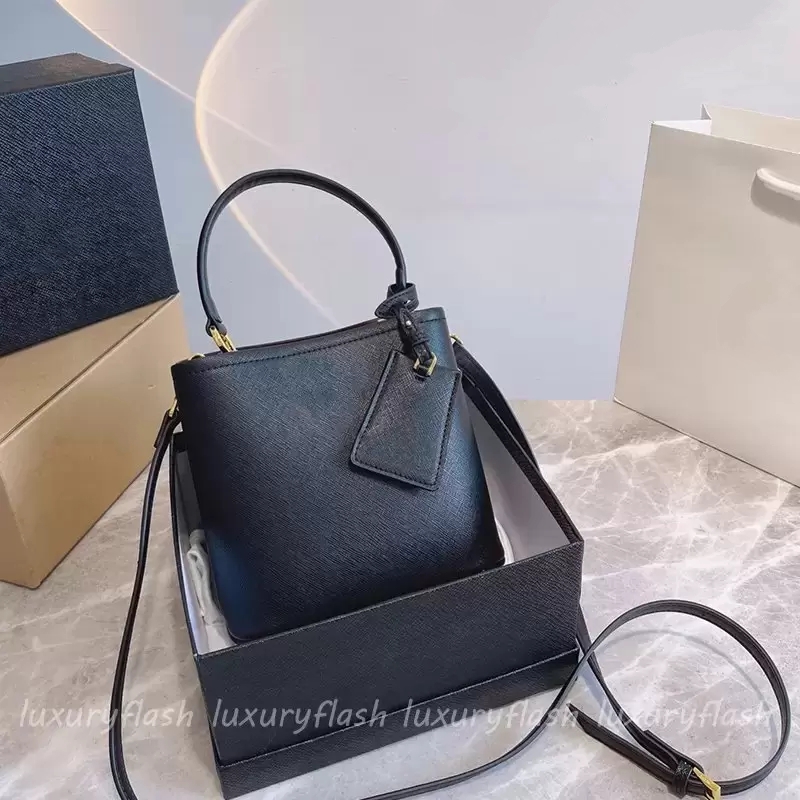 Multicolor Designer Bucket Bag Fashion Luxurys Shoulder Crossbody Bags 7 Color Coin Purse Portable Handbags Wallet with Pendant, Blue
Multicolor Designer Bucket Bag Fashion Luxurys Shoulder Crossbody Bags 7 Color Coin Purse Portable Handbags Wallet with Pendant, Blue