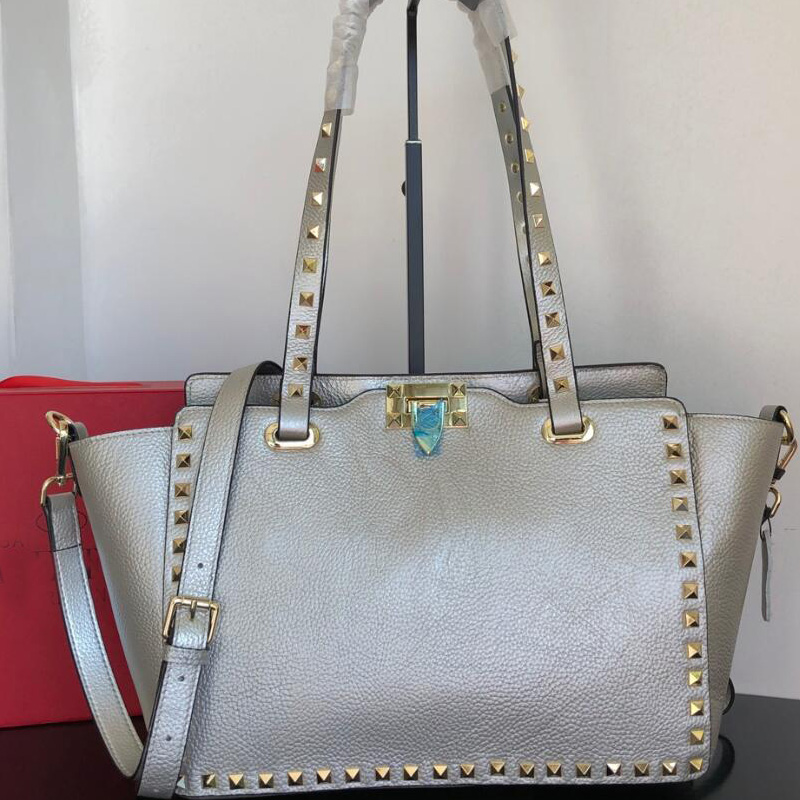 Classic Rivet Shopper Tote Bags Women Handbag Purse Litchee Pattern Cowhide Leather Stud Shoulder Bag High Quality Large Size Spike
Classic Rivet Shopper Tote Bags Women Handbag Purse Litchee Pattern Cowhide Leather Stud Shoulder Bag High Quality Large Size Spike