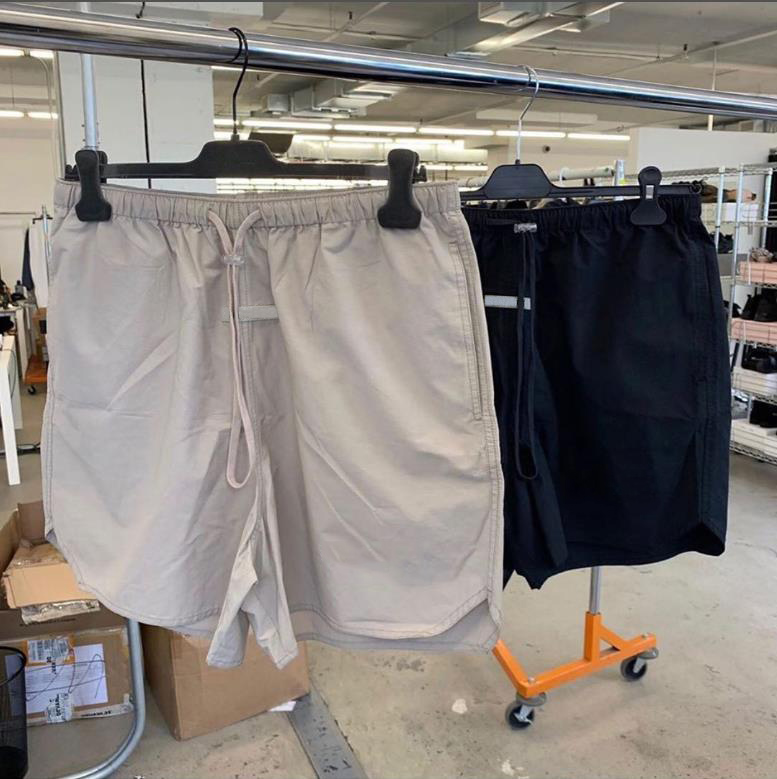 OFGO Summer Designer Mens Shorts Pant Trunks With Letters 3D Reflective Men Women Unisex Sport Short Pants West Clothing S-XL, Black
OFGO Summer Designer Mens Shorts Pant Trunks With Letters 3D Reflective Men Women Unisex Sport Short Pants West Clothing S-XL, Black