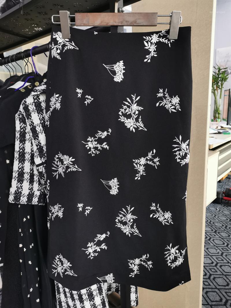 Skirts Women' Black 2022 Embroidered Skirt High Waist Split French Brand Office Casual, Sk19429
Skirts Women' Black 2022 Embroidered Skirt High Waist Split French Brand Office Casual, Sk19429