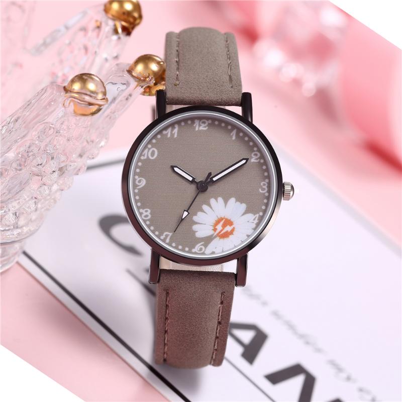 Wristwatches Fashion Small Daisies Watch Women Casual Leather Belt Watches Simple Ladies Dial Quartz Clock Dress, Brown
Wristwatches Fashion Small Daisies Watch Women Casual Leather Belt Watches Simple Ladies Dial Quartz Clock Dress, Brown