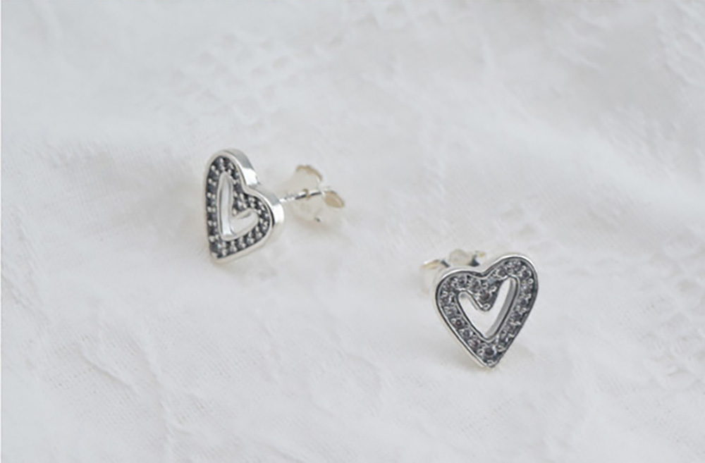 New Trend 925 Sterling Silver Shiny Handpainted Heart Stud Earrings Womens S925 Snake Fashion Jewelry Making