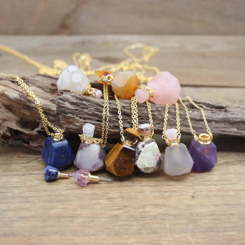 Pendant Necklaces Faceted Sodalite Perfume Bottle Necklace Rose Quartzs Amethysts Essential Oil Vial Charms Women Fashion Jewelry QC1109Pend
Pendant Necklaces Faceted Sodalite Perfume Bottle Necklace Rose Quartzs Amethysts Essential Oil Vial Charms Women Fashion Jewelry QC1109Pend