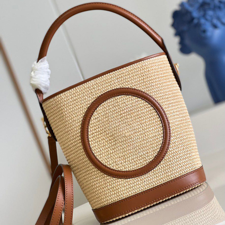 Designer Bucket Bag 10A Mirror quality Shoulder Handbag Genuine Leather Cross Body Bags With Box L174
Designer Bucket Bag 10A Mirror quality Shoulder Handbag Genuine Leather Cross Body Bags With Box L174