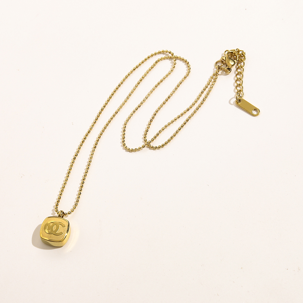 Fashion Women Luxury Designer Necklace Choker Chain 18K Gold Plated Stainless Steel Letter Necklaces Pendant Statement Wedding Jewelry ZG1197
Fashion Women Luxury Designer Necklace Choker Chain 18K Gold Plated Stainless Steel Letter Necklaces Pendant Statement Wedding Jewelry ZG1197