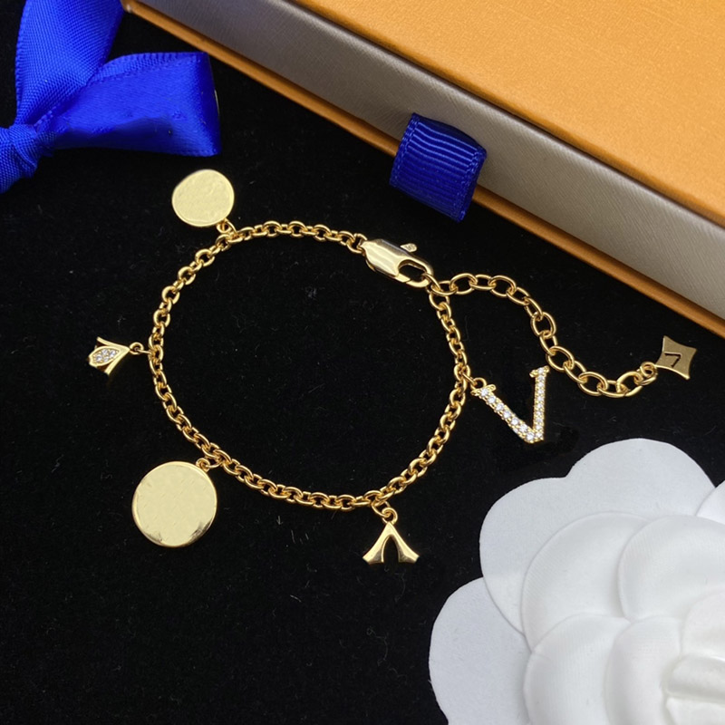 Women Designer Bracelet Jewelry Luxury Diamond Bracelets For Men Love Bangles Gold Chain Silver Bangle Wedding Gift Bijoux Letter L Box 2022
Women Designer Bracelet Jewelry Luxury Diamond Bracelets For Men Love Bangles Gold Chain Silver Bangle Wedding Gift Bijoux Letter L Box 2022