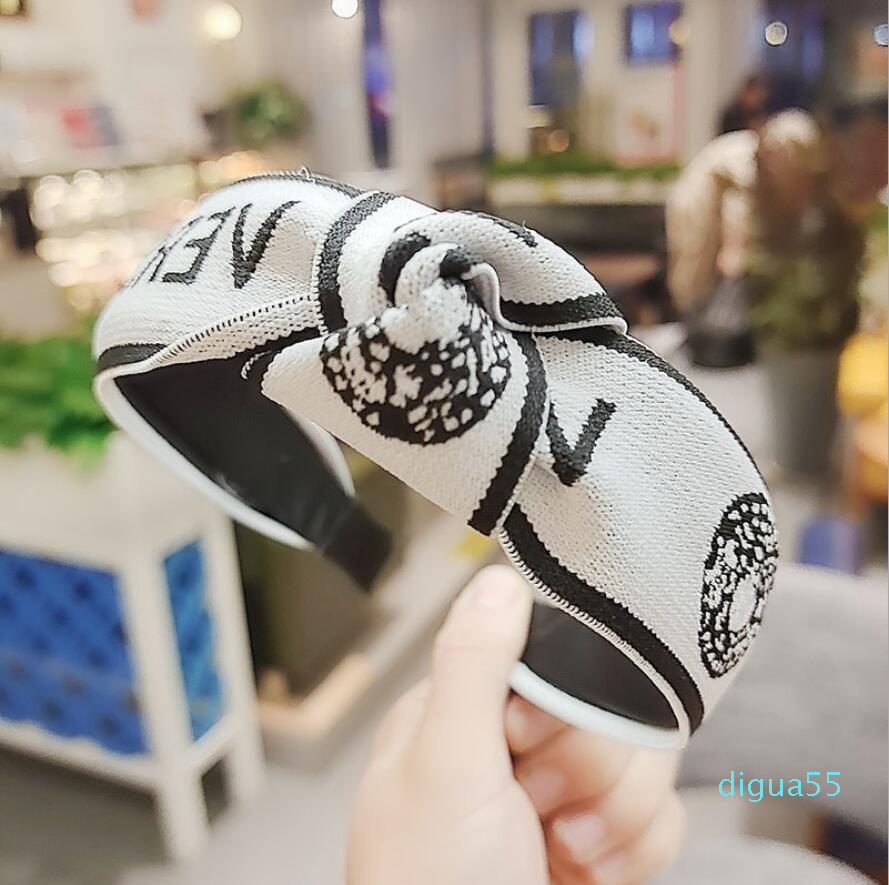designer Headband for Women Classic Letter Print Wide Edge Metal Chain Hairbands Lady Knitting Fabric HairHoop Luxury Turban
designer Headband for Women Classic Letter Print Wide Edge Metal Chain Hairbands Lady Knitting Fabric HairHoop Luxury Turban