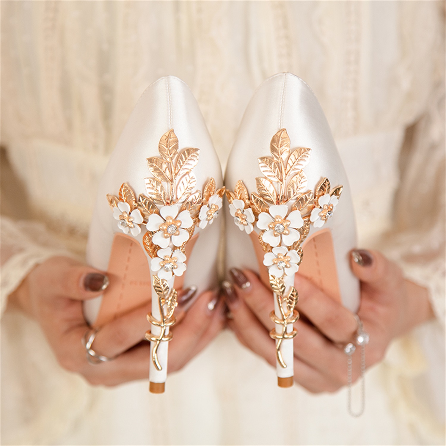 Sexy Designer Rose Gold Wedding Shoes for Women Fashion Metal Flowers Pointed Rhinestones Crystal Thin high Pumps Heels For Bride