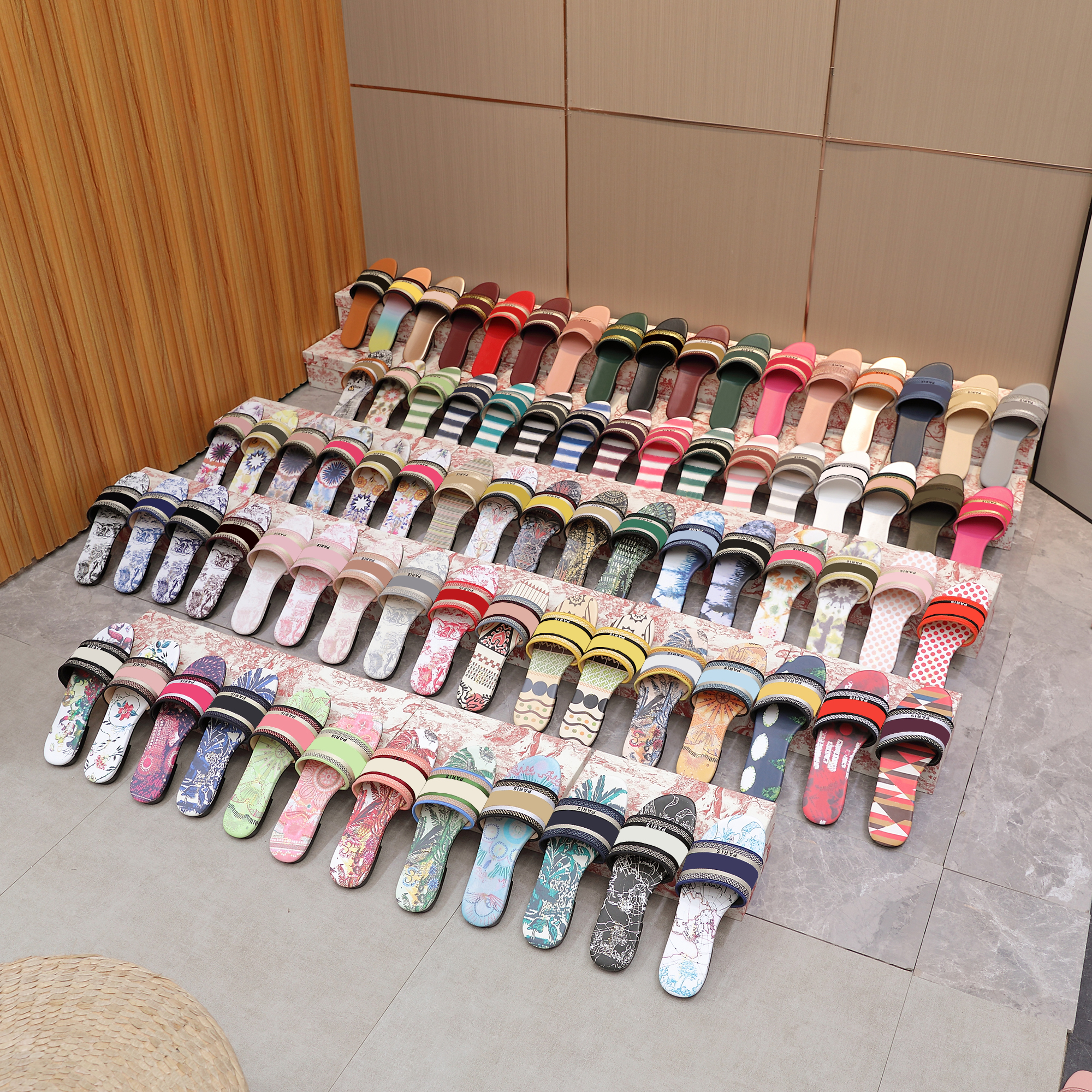 Designer women casual shoes classic Paris canvas embroidered letter slippers summer fashion luxury beach shoes hotel bathroom outdoor Sandals Flip Flops 35-43
Designer women casual shoes classic Paris canvas embroidered letter slippers summer fashion luxury beach shoes hotel bathroom outdoor Sandals Flip Flops 35-43