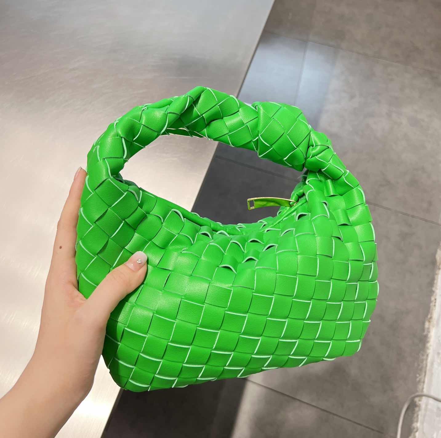 Women Woven handbag 5A top classic Designer Shoulder Bag summer fashion lady luxury bag high quality Wallet, Make up for price
Women Woven handbag 5A top classic Designer Shoulder Bag summer fashion lady luxury bag high quality Wallet, Make up for price
