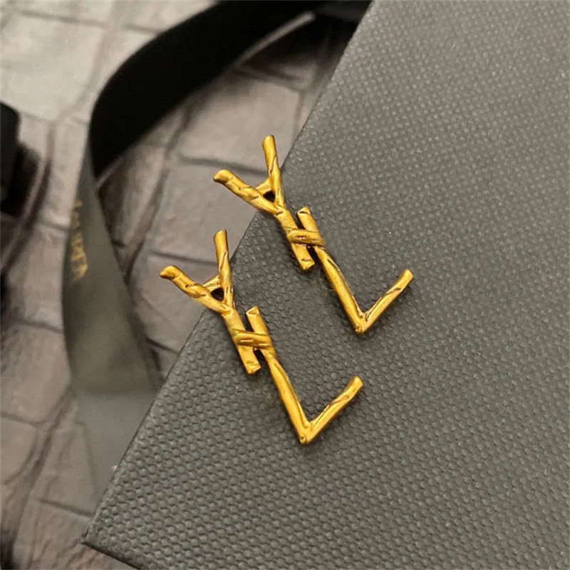Fashion Gold Stud Earrings Pendant For Women Letter Earring Luxurys Designers Jewelry Handmade Hoop Earrings Lady Gift High Quality
Fashion Gold Stud Earrings Pendant For Women Letter Earring Luxurys Designers Jewelry Handmade Hoop Earrings Lady Gift High Quality