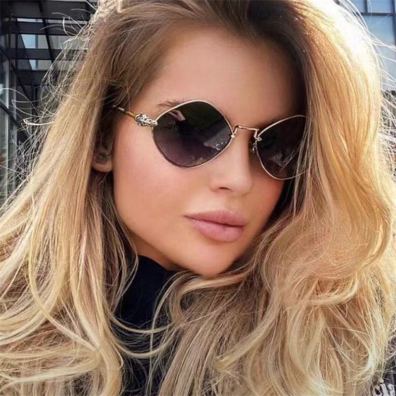 Sunglasses croxin personalized polygonal star net red, the same fine carving fashion men's and women's
Sunglasses croxin personalized polygonal star net red, the same fine carving fashion men's and women's