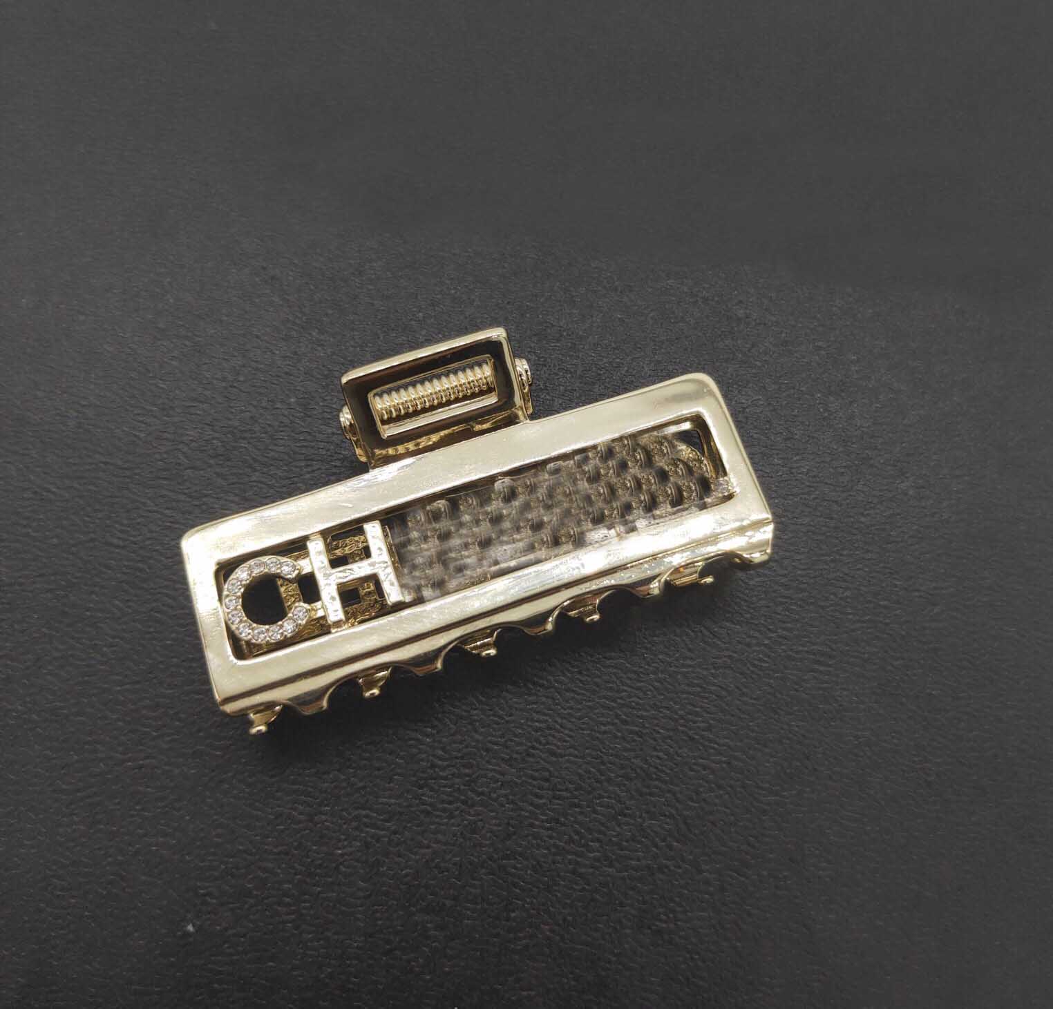 2022 Top quality Charm hair clip with diamond in 18k gold plated for women engagment jewelry gift have box stamp PS7750
2022 Top quality Charm hair clip with diamond in 18k gold plated for women engagment jewelry gift have box stamp PS7750