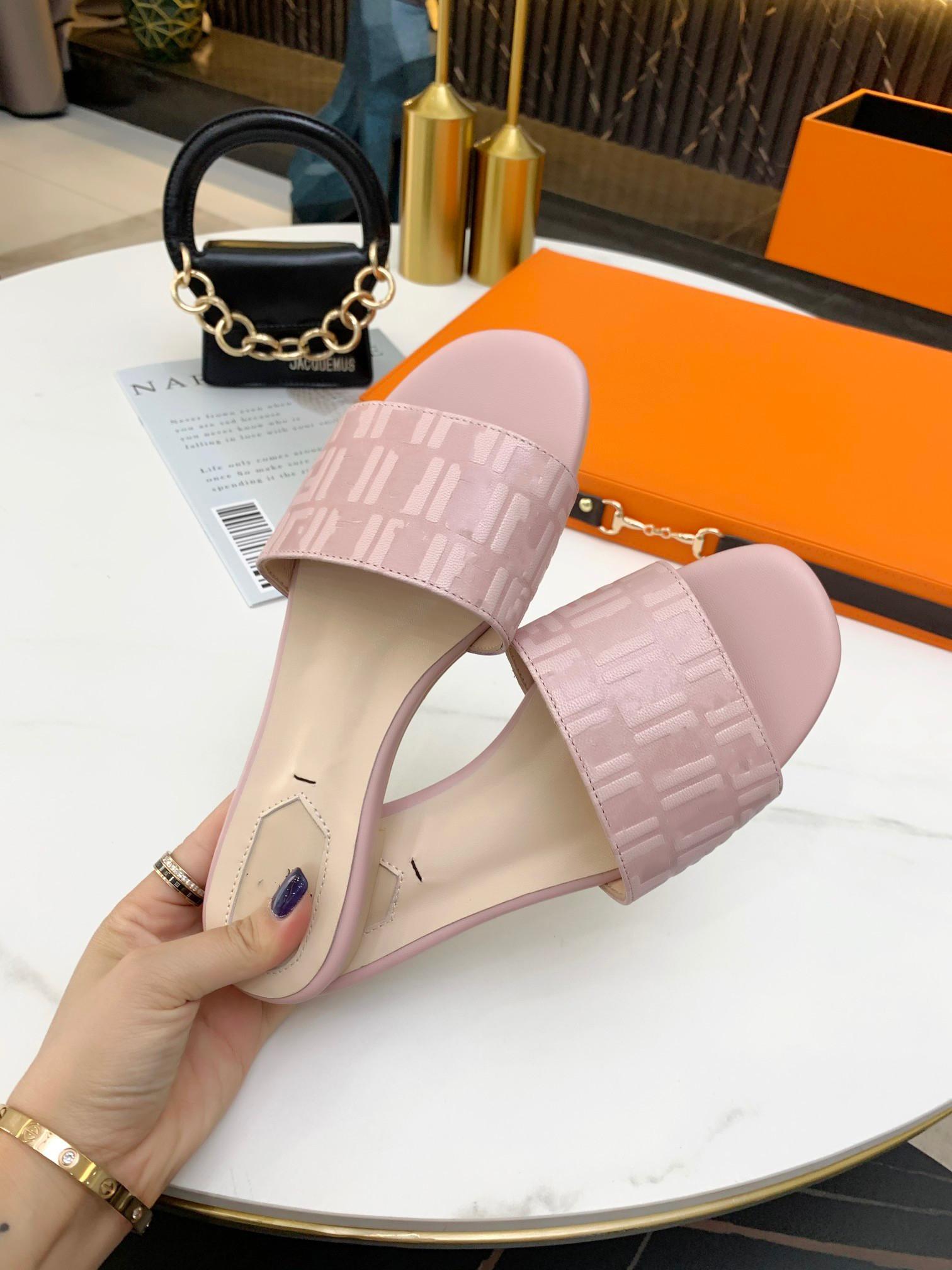 2022ss summer trend women's slippers outdoor casual shoes high heel flat bottom style send box size35-42
2022ss summer trend women's slippers outdoor casual shoes high heel flat bottom style send box size35-42
