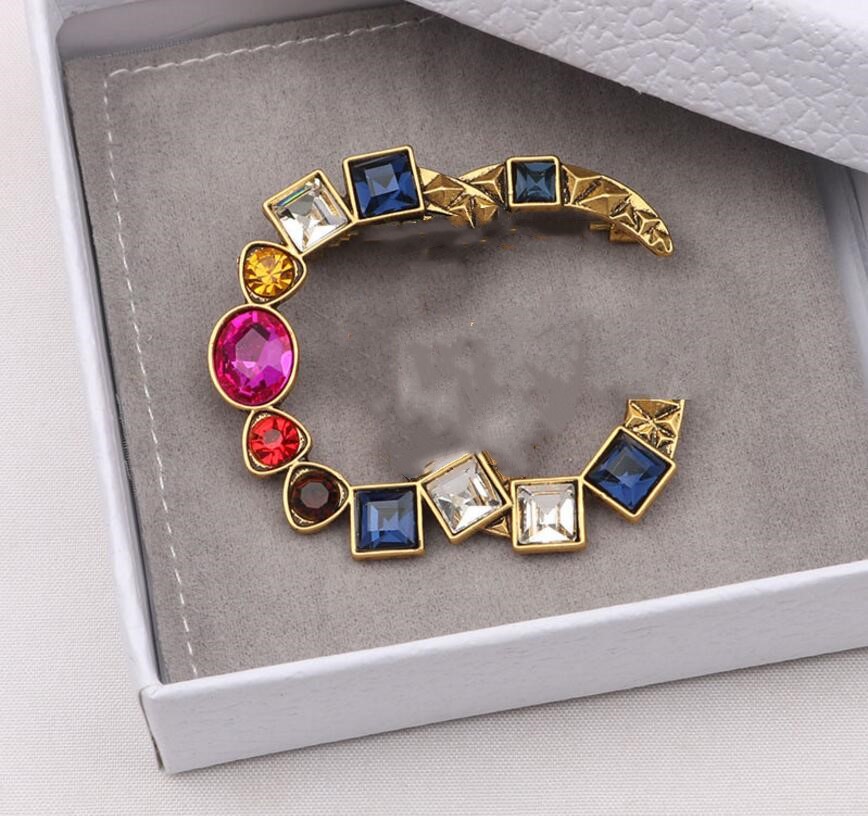 European and American retro letter brooch fashion temperament colorful diamond inlaid zircon personality sweater accessories female high quality fast delivery
European and American retro letter brooch fashion temperament colorful diamond inlaid zircon personality sweater accessories female high quality fast delivery
