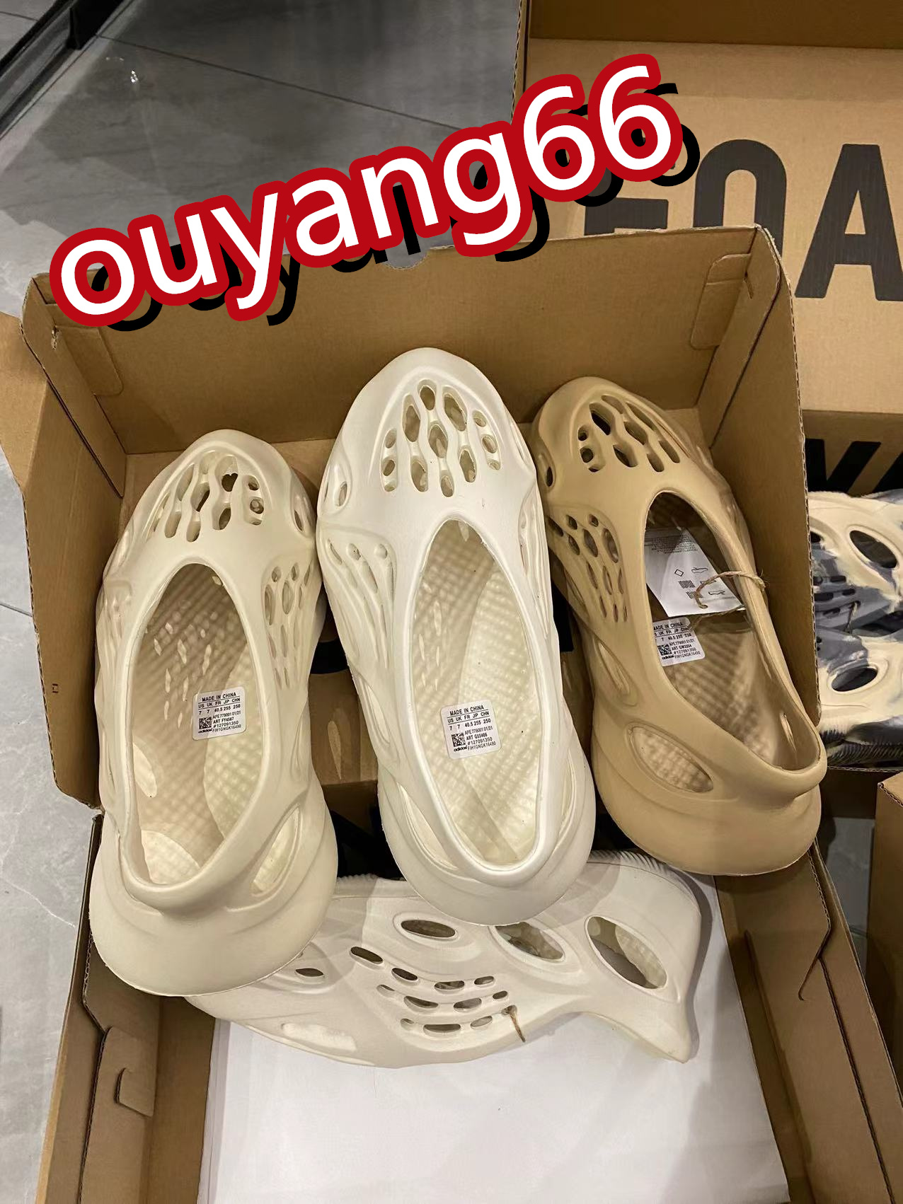 2022 Foam Runner Slipper MXT Moon Gray MX Cream Clay Men Womens Slippers Shoes Ochre Vermillion Mineral Blue Triple Black Slides Designer BOOST BOXs, Shoe box
2022 Foam Runner Slipper MXT Moon Gray MX Cream Clay Men Womens Slippers Shoes Ochre Vermillion Mineral Blue Triple Black Slides Designer BOOST BOXs, Shoe box