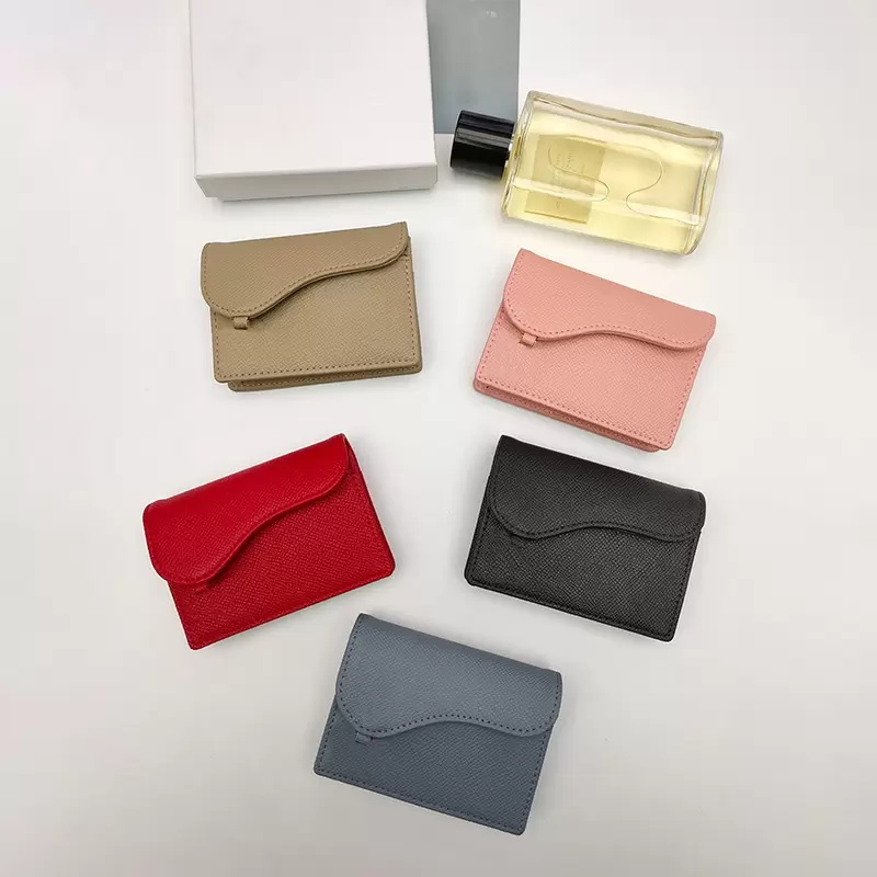 Women Luxurys Designers Bags 2022 cowhide CardHolder Saddle. Wallet Saddle Card Holder With Packing Box, Red
Women Luxurys Designers Bags 2022 cowhide CardHolder Saddle. Wallet Saddle Card Holder With Packing Box, Red