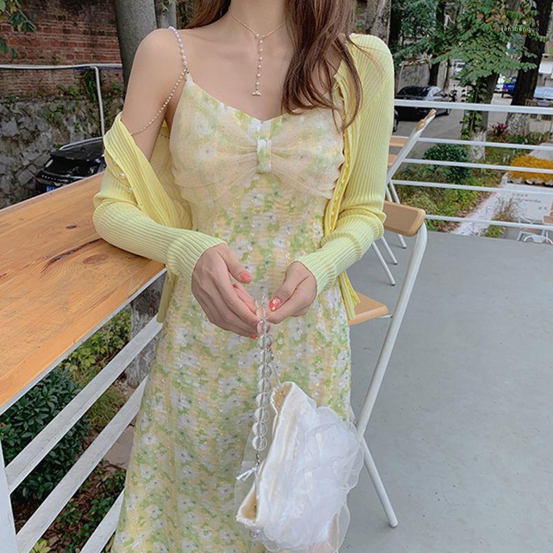 Casual Dresses Summer Vintage Floral Strap Dress Women Vacation Beach Boho Midi Ladies Yellow Print Sexy Evening Party Split 2022
Casual Dresses Summer Vintage Floral Strap Dress Women Vacation Beach Boho Midi Ladies Yellow Print Sexy Evening Party Split 2022